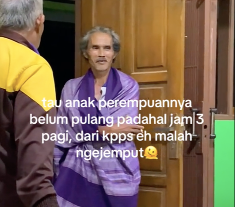 Anaknya Jadi Petugas KPPS, Belum Pulang sampai Dini Hari, Ayah Langsung Jemput ke TPS, Bikin Haru