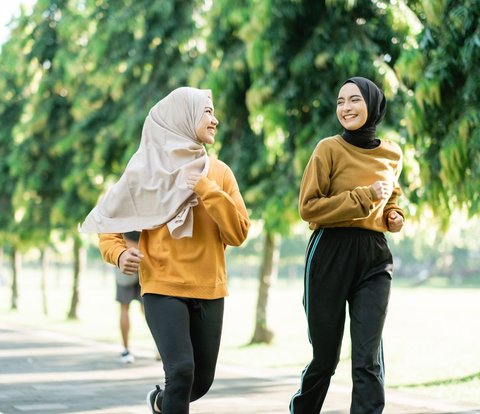 Long Sleeve T-shirts Can Actually Be Used as Sports Hijab, Here's How