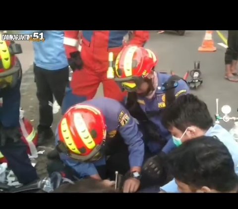 Gagal Hindari Angkot, Seorang Pemotor di Jaktim Alami Kecelakaan hingga Matanya Luka Parah