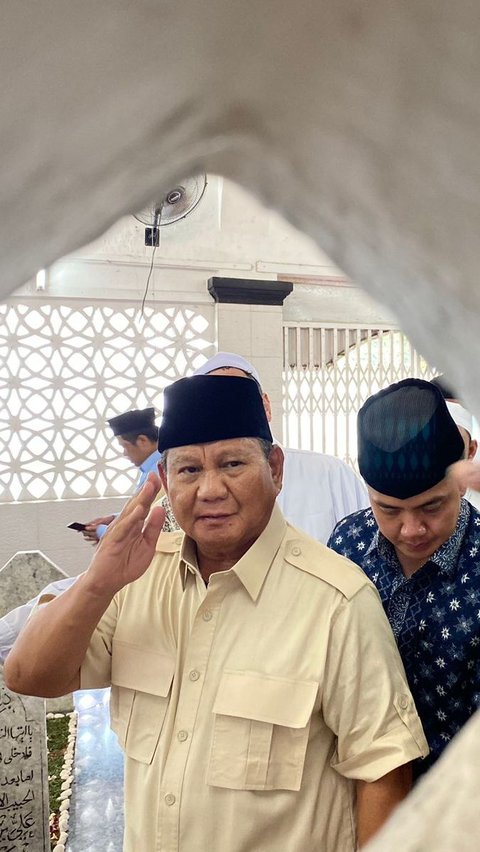 Prabowo Subianto Berziarah ke Makam Habib Kwitang