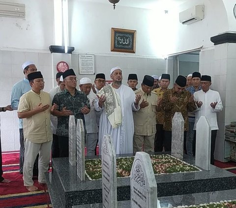 Prabowo Subianto Berziarah ke Makam Habib Kwitang