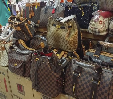 So Brave, With Self-Sewn Skills, 64-Year-Old Grandma Sells Fake Branded Bags