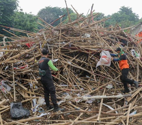 FOTO: Melihat Pengolahan Limbah Alat Peraga Kampanye Didaur Ulang Jadi Kompos