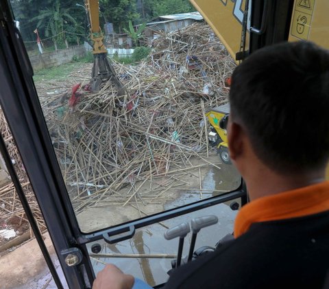 FOTO: Melihat Pengolahan Limbah Alat Peraga Kampanye Didaur Ulang Jadi Kompos