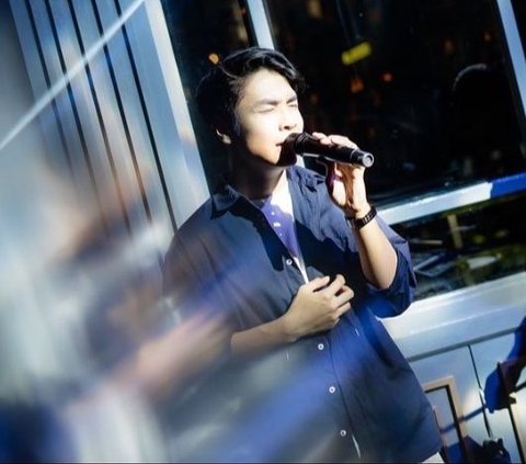 Kado Istimewa di Hari Ulang Tahun, Rakhano Rilis Single Kedua Berjudul 'Berteman Saja Dulu'