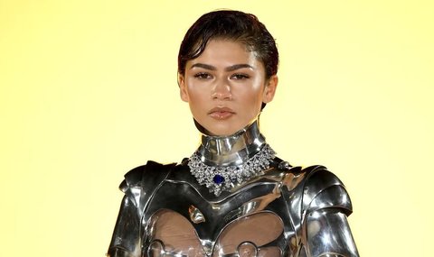 Look Zendaya Wearing Transparent Silver Costume at 'DUNE: PART TWO ...