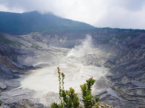 5. Tangkuban Perahu