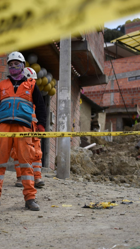 FOTO: Curah Hujan Bolivia Cetak Rekor Tertinggi, Bencana Longsor Kubur Rumah-Rumah hingga Mobil Warga di La Paz