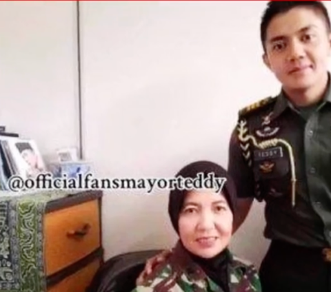 Potret Anggun Ibunda Mayor Teddy yang Jarang Tersorot, Sama-sama Anggota TNI