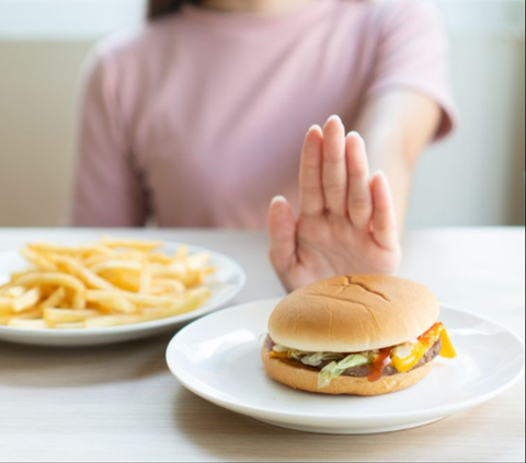 Dalam menjalani program penurunan berat badan, penting untuk diingat bahwa konsistensi dan kesabaran adalah kunci utama.