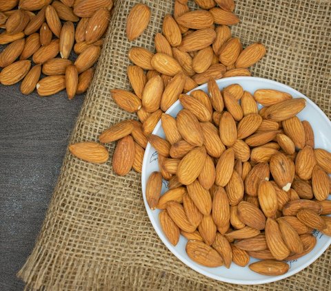 Soaking Almonds Makes Them More Nutritious? Find Out the Facts