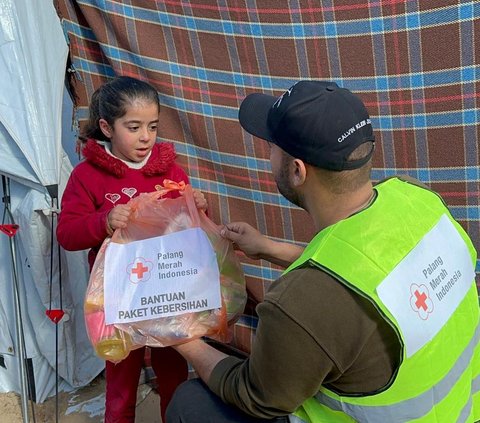 PMI Kembali Distribusikan Paket Kebersihan ke Pengungsi di Afara Gaza