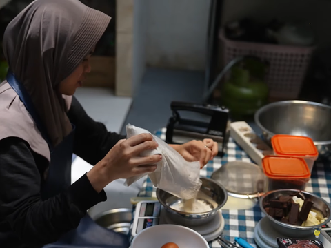Pantang Nyerah Walau Pernah Rugi, Ini Cerita Ibu Rumah Tangga di Bogor Usaha Kue Sederhana Omzetnya Capai Rp 40 Juta