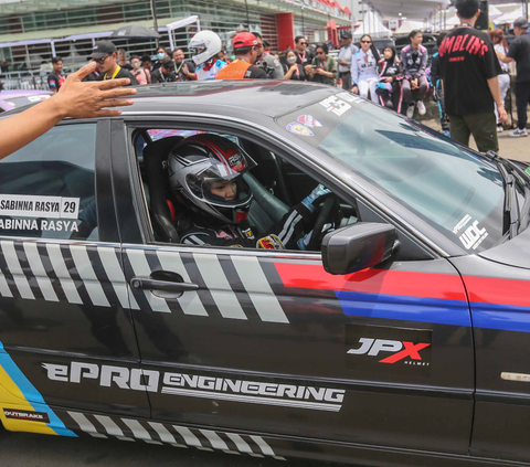 Ajang Indonesia Drift Series 2024 ini diikuti oleh kalangan anak-anak muda atau generasi milenial yang diharapkan dapat mendukung talenta muda motorsport tanah air. Foto: Liputan6.com / Angga Yuniar