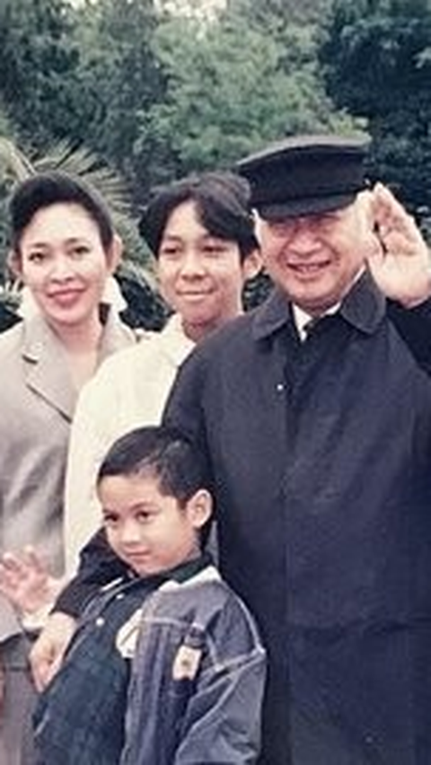 Momen Lawas Presiden Soeharto di Jerman, Sosok Didit Anak Prabowo-Titiek dengan Rambut Tebal Belah Tengah Jadi Sorotan<br>