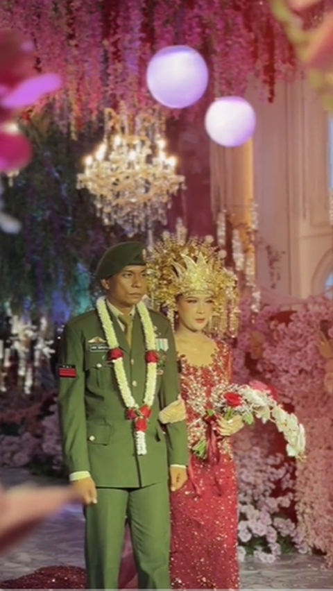 Pernikahan Tamtama TNI Tamunya Jenderal, Sosok Sang Istri Curi Perhatian<br>