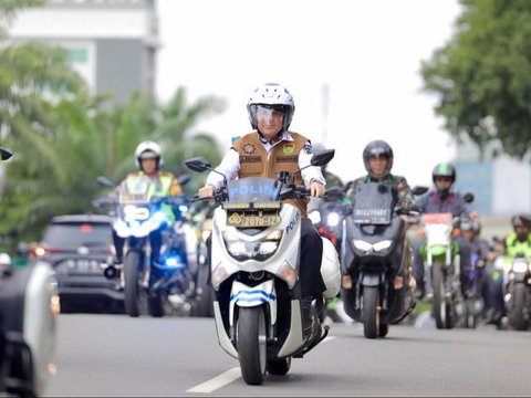 Naik Motor Sambangi TPS, Pj Gubernur Sumsel Fatoni Pastikan Tak Ada Gangguan Keamanan