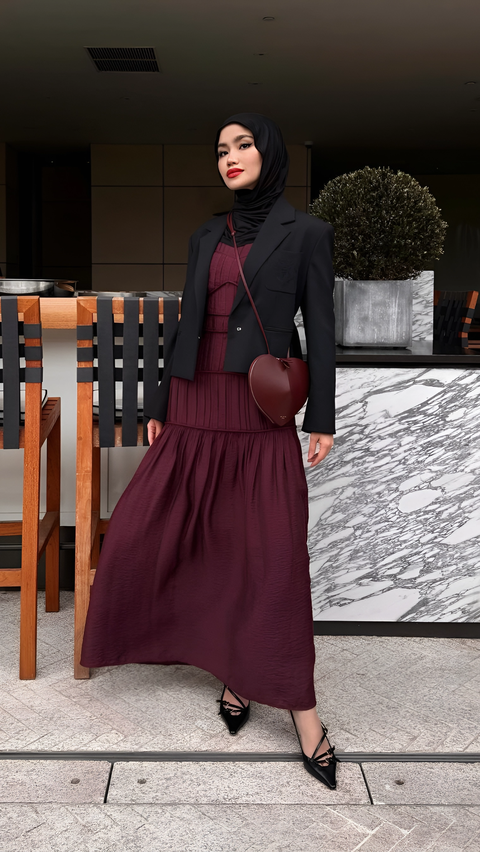 Ide Classy Style untuk Hijaber dengan Sentuhan Bold Red dan Maroon