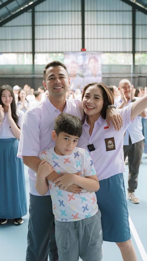 8 Portraits of Raffi Ahmad and Nagita Slavina Celebrating Birthday in High School Uniform, Remembering Time Acting Together in Soap Operas?