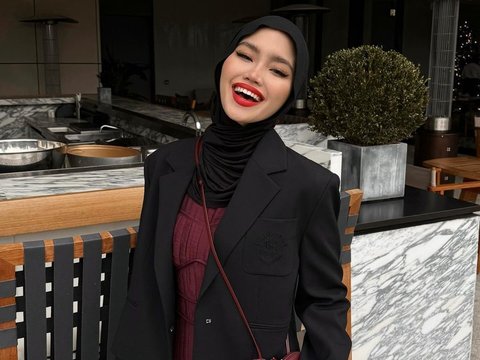 Classy Style Ideas for Hijabers with Bold Red and Maroon Touches