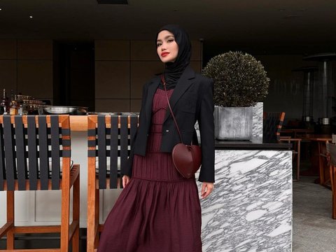 Classy Style Ideas for Hijabers with Bold Red and Maroon Touches