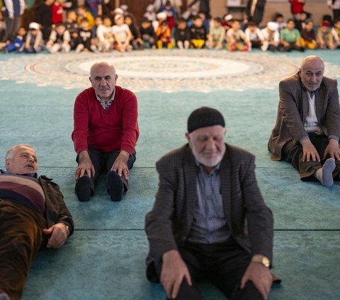 FOTO: Keren! Masjid-Masjid di Turki Buka Kelas Kebugaran untuk Jemaah Lansia