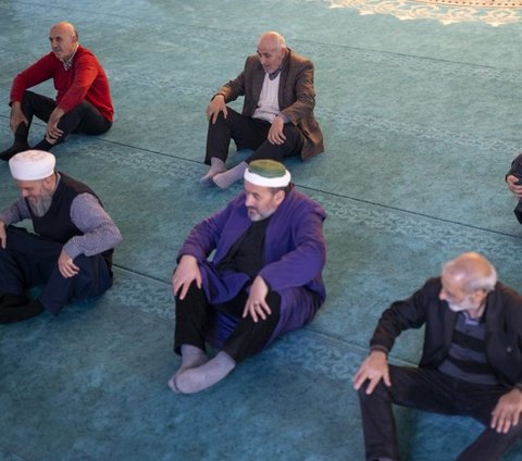 FOTO: Keren! Masjid-Masjid di Turki Buka Kelas Kebugaran untuk Jemaah Lansia