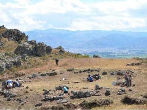 Alun-Alun Batu Berusia 4.750 Tahun Ditemukan di Atas Gunung, Dibangun 100 Tahun Sebelum Piramida Mesir