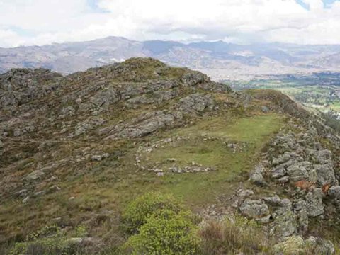 Alun-Alun Batu Berusia 4.750 Tahun Ditemukan di Atas Gunung, Dibangun 100 Tahun Sebelum Piramida Mesir