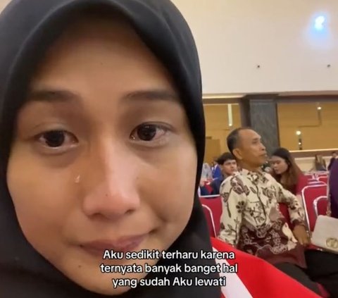 Viral Curhatan Mahasiswi Wisuda Tanpa Kehadiran Orang Tua, Kisahnya Bikin Haru