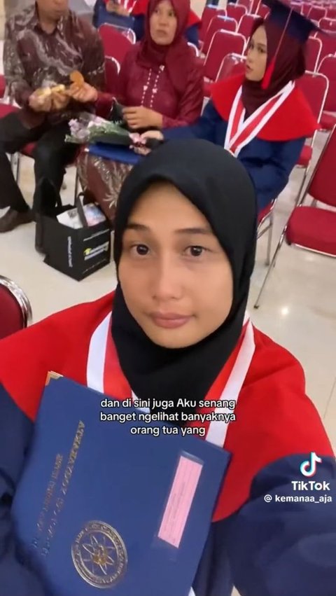 Viral Curhatan Mahasiswi Wisuda Tanpa Kehadiran Orang Tua, Kisahnya Bikin Haru