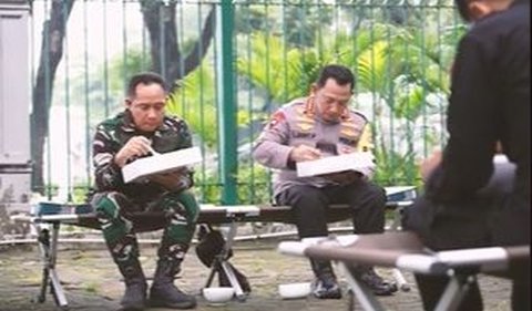Momen Makan Siang Bersama TNI-Polri