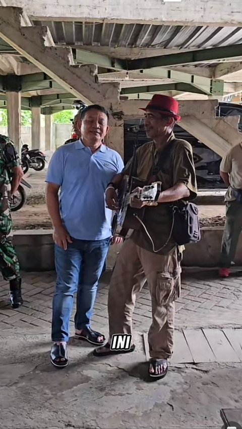 Jenderal TNI Dudung Jajal Gitar Pengamen, Ternyata Belum Ganti Sejak Ketemu Zaman Letkol <br>