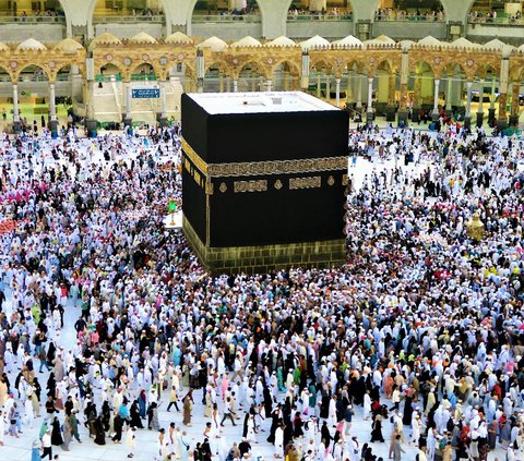 The Wisdom of Umrah Worship, One of which is Cleansing the Soul to Become a Better Person