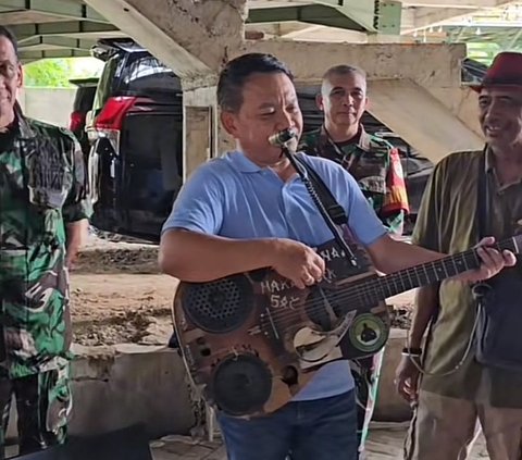 Jenderal TNI Dudung Jajal Gitar Pengamen, Ternyata Belum Ganti Sejak Ketemu Zaman Letkol