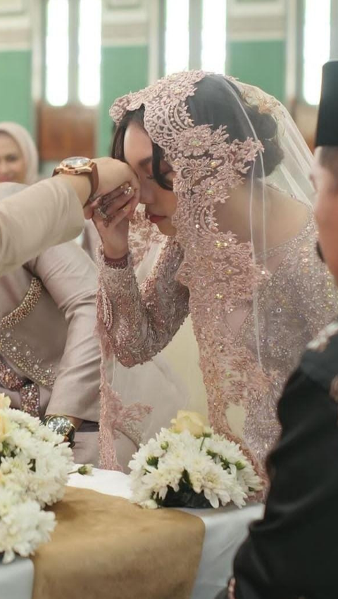 Naura Ayu Anak Nola B3 Tiba-Tiba Unggah Foto Akad Nikah 'Tak Kenal Maka Taaruf'