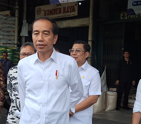 Jokowi Reveals Reasons for Distributing Rice Social Assistance during Election Year