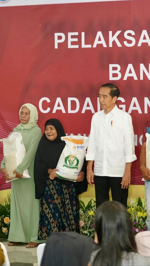 Ternyata Ini Alasan Jokowi Bagi-Bagi Bansos Beras Jelang Pilpres 2024