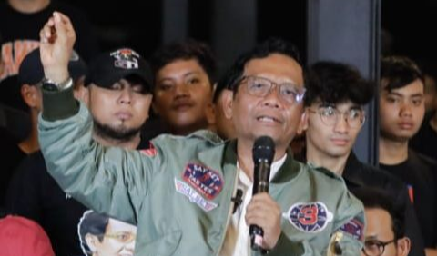 Sementara itu, calon wakil presiden (cawapres) nomor urut 3, Mahfud MD enggan berkomentar terkait pertemuan Surya Paloh dan Presiden Jokowi.