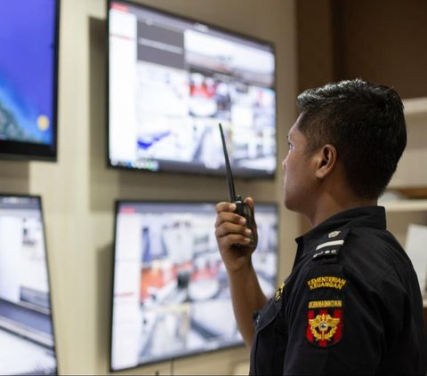 Bawa 20 Ekor Burung dari Malaysia, Pekerja Migran Ditangkap di Bandara Juanda