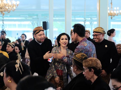 Melihat Keakraban Gibran dan Didit Anak Prabowo di Acara Kenaikan Tahta ke Dua KGPAA Mangkunegara X