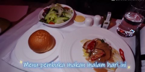 Wanita Ini Bagikan Pengalaman Naik Pesawat Kelas Bisnis Seharga Rp50 Juta, Menu Makan Curi Perhatian