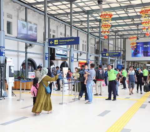 Absurd Action of Train Passengers Using Electric Plugs, After Cooking Rice Now Portable Fan