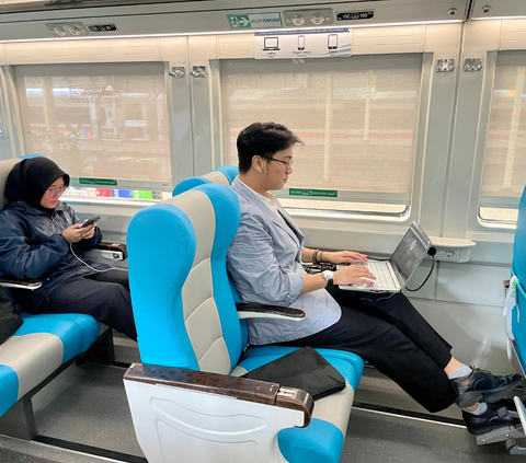 Absurd Action of Train Passengers Using Electric Plugs, After Cooking Rice Now Portable Fan