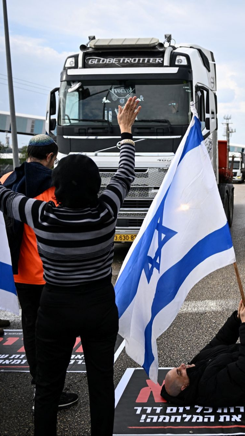 FOTO: Gara-Gara Provokator Rabi Radikal Dov Lior, Demo Warga Israel yang Sepakat Larang Total Bantuan Kemanusiaan ke Gaza Capai 70 Persen