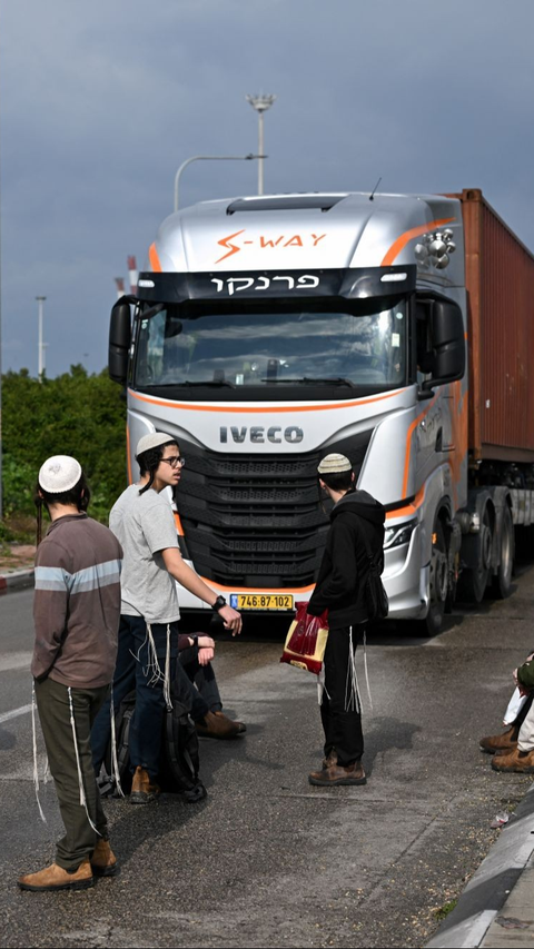 Dov Lior mengajak warga Israel untuk melakukan aksi blokir dan melanggar Sabat, hari istirahat dalam Yudaisme. <br>(Foto: REUTERS / Dylan Martinez)<br>