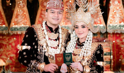 Potret Pernikahan Perwira Polisi Gelar Upacara Pedang Pora