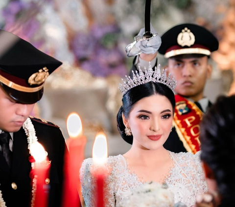 Potret Pernikahan Perwira Polisi Gelar Upacara Pedang Pora