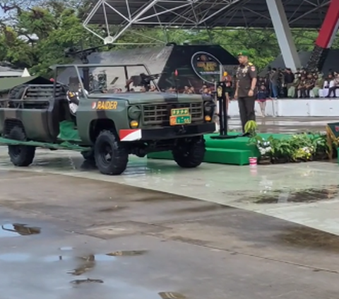 Momen Kasad Maruli Simanjuntak Naik Mobil Raider Dikawal Satu Prajurit TNI, Sopirnya Justru Bikin Salah Fokus
