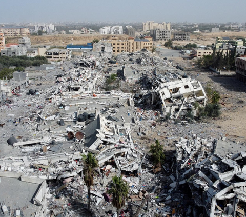 Pertempuran Israel dan Hamas telah meninggalkan banyak kerugian materil hingga belasan ribu korban jiwa melayang.<br /><br />Jalur Gaza menjadi wilayah dengan jumlah kerusakan terparah akibat serangan rudal-rudal Israel yang brutal. Kondisi ini sangat berbeda dengan wilayah Israel yang kerusakannya jauh lebih sedikit.<br /><br />Seperti yang terlihat di Kibbutz Beeri, Israel selatan ini hanya beberapa bangunan rumah yang rusak akibat serangan pada 7 Oktober lalu.